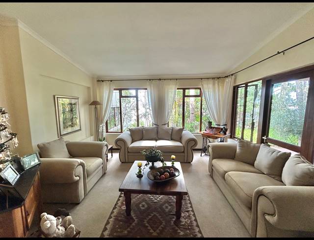6 BEDROOM HOUSE FOR SALE IN FERREIRA TOWN